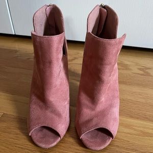 Shoe Republic LA ~ Size 8, Pink w/zippers in back